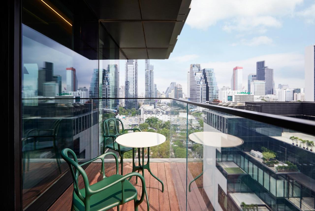 The Standard, Bangkok Mahanakhon Esterno foto A balcony in Bangkok, Thailand