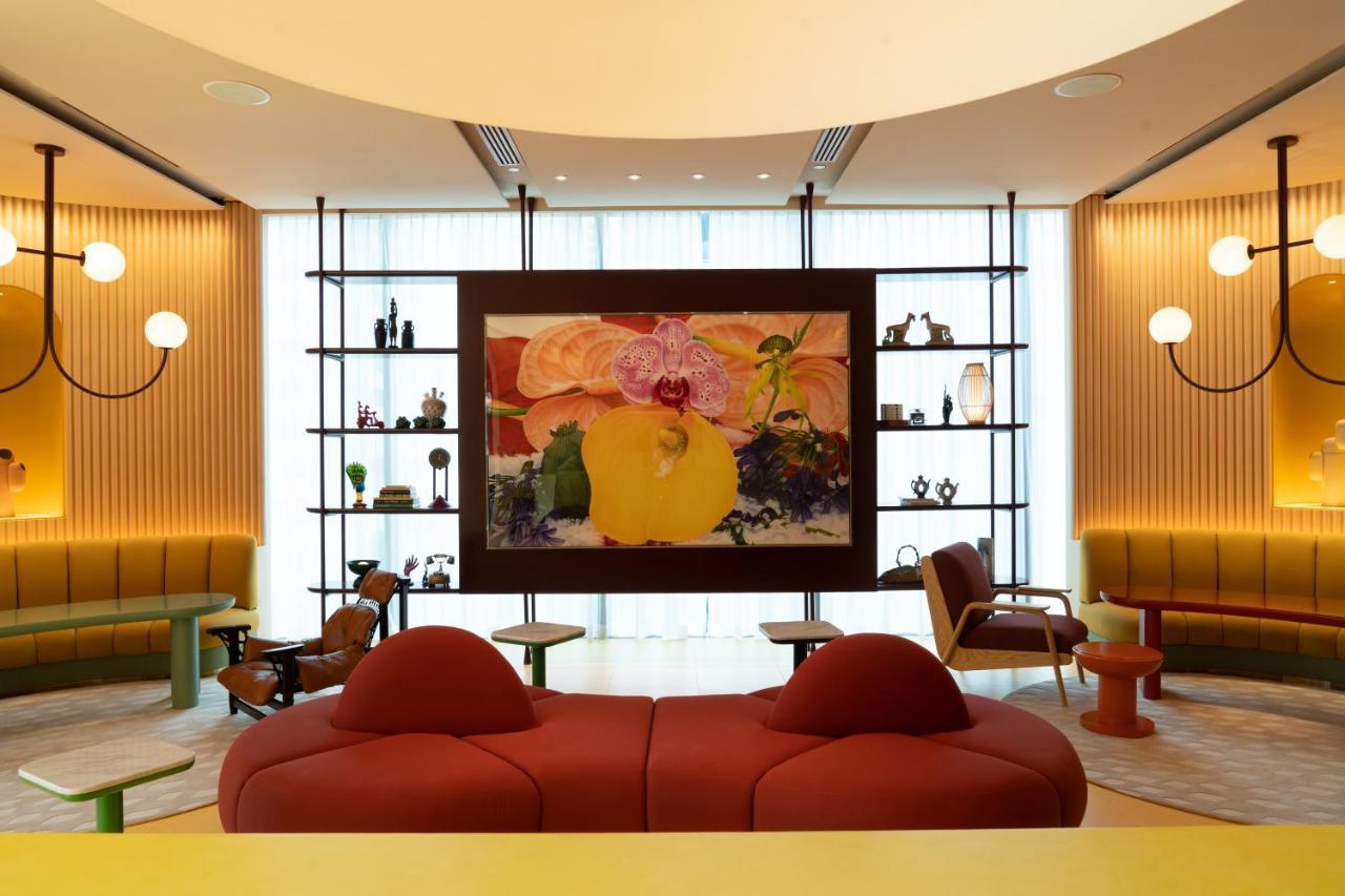 The Standard, Bangkok Mahanakhon Esterno foto The lobby of the hotel
