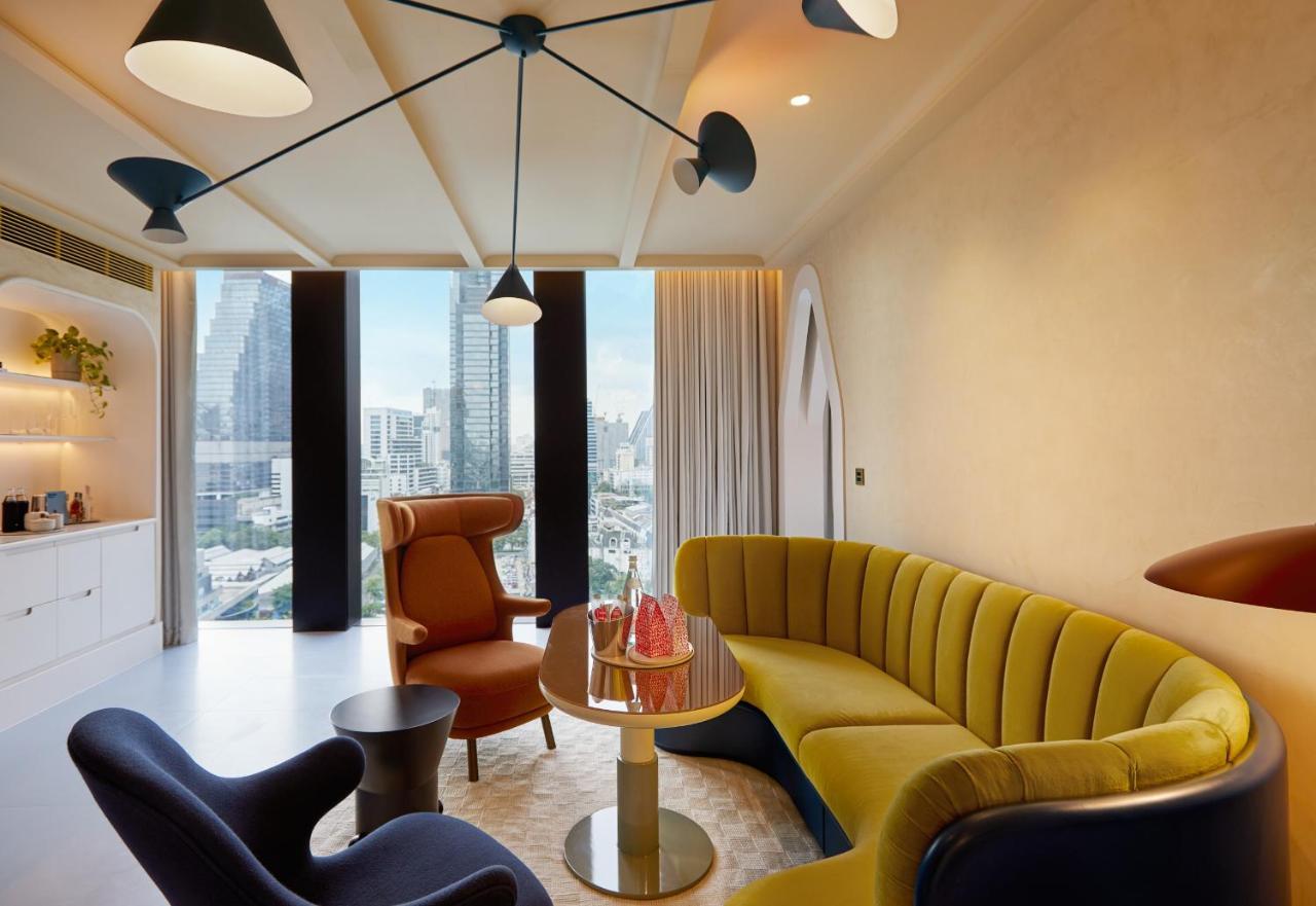 The Standard, Bangkok Mahanakhon Esterno foto The living room of a suite at the hotel