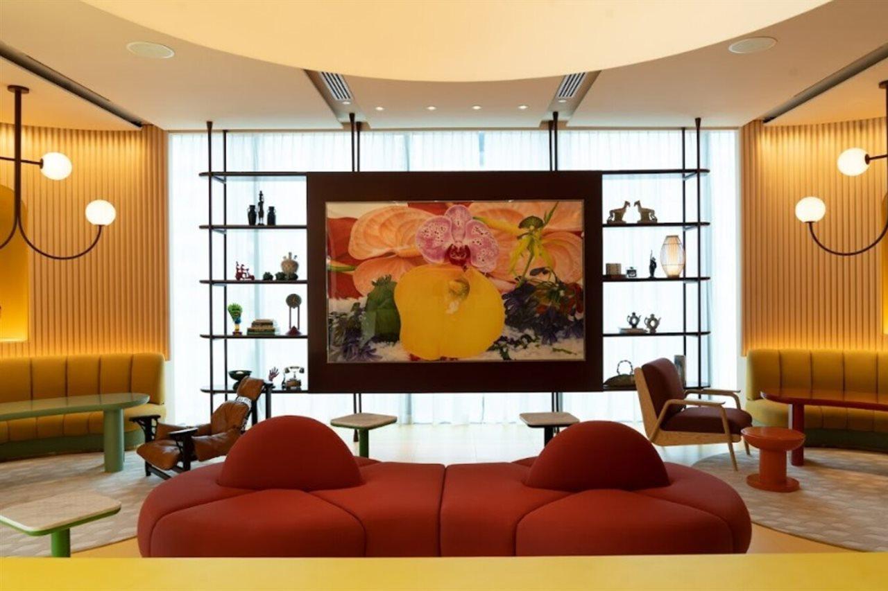 The Standard, Bangkok Mahanakhon Esterno foto The interior of the hotel
